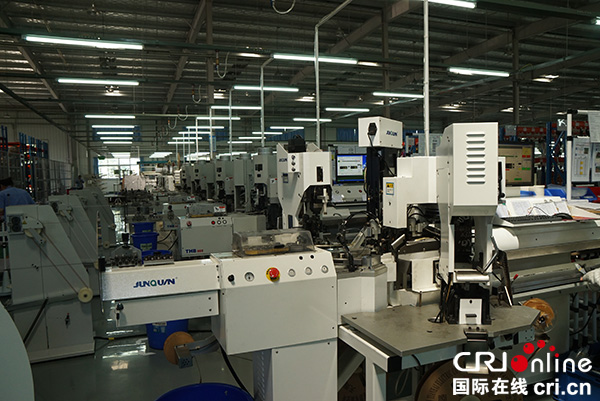 图片默认标题_fororder_汽车零部件生产车间（摄影杨明）