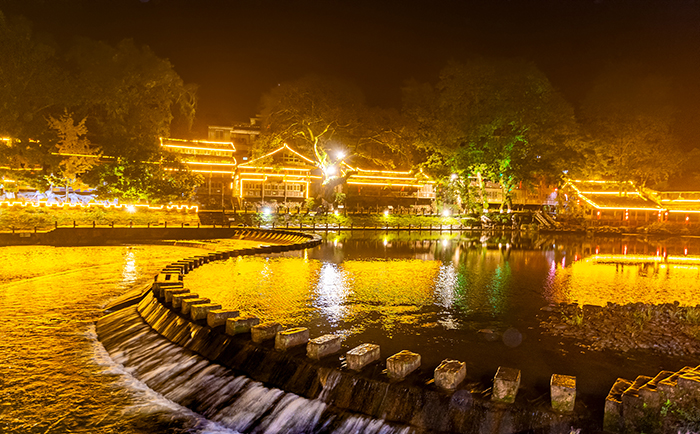 图片默认标题_fororder_柳江古镇夜景