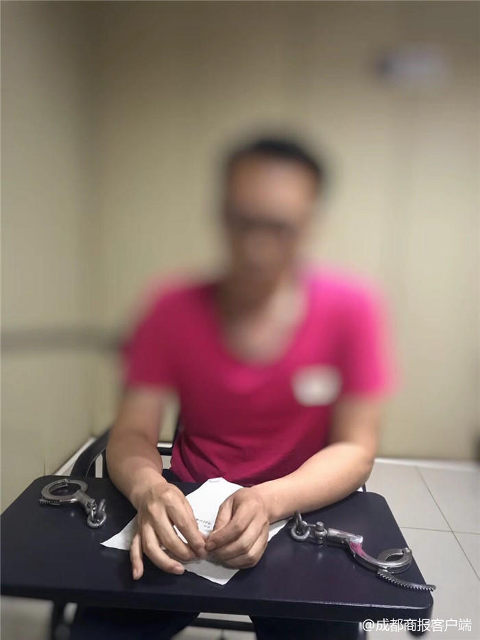 （导航宜宾）奥迪Q5千年古寺爬坡辗碎梯道引公愤 宜宾警方传唤2名嫌疑人