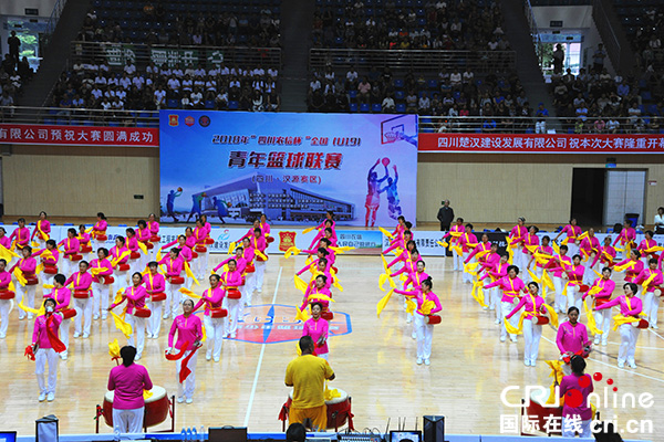 图片默认标题_fororder_百人健身腰鼓表演（摄影：姜锦）