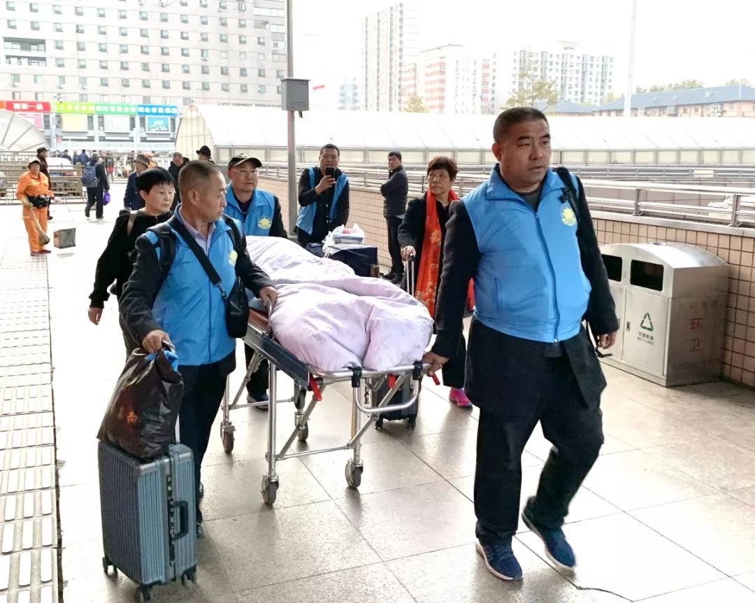 [人民日报]穿越大半个中国去送你……奇迹发生！四个铁汉哭了