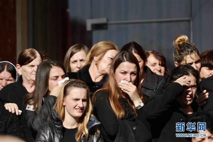 「新华网」阿尔巴尼亚为地震遇难者举行葬礼
