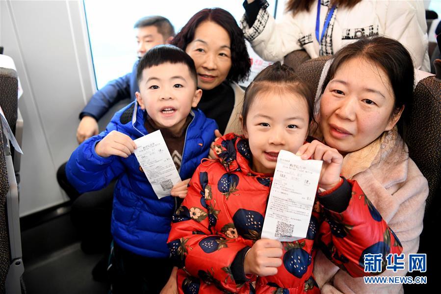 新华网■京港高铁商合段、郑阜高铁开通运营