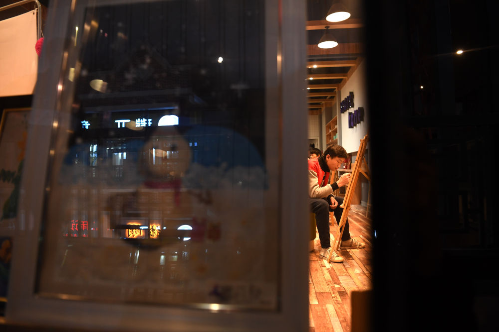 [新华社]“艾滋孤儿”成长记——给我一个没有“标记”的人生