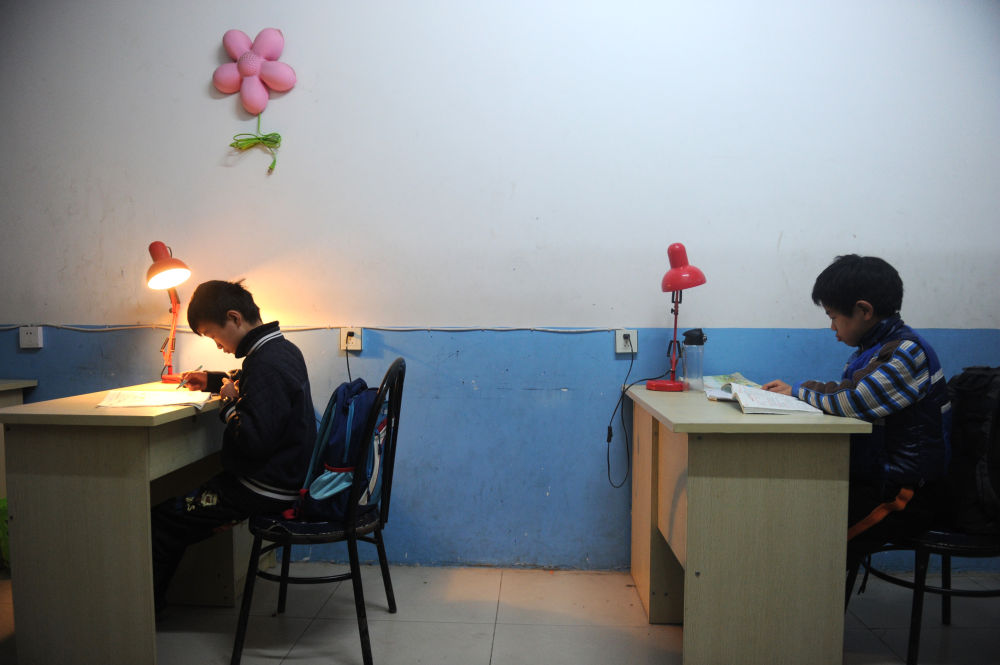 [新华社]“艾滋孤儿”成长记——给我一个没有“标记”的人生