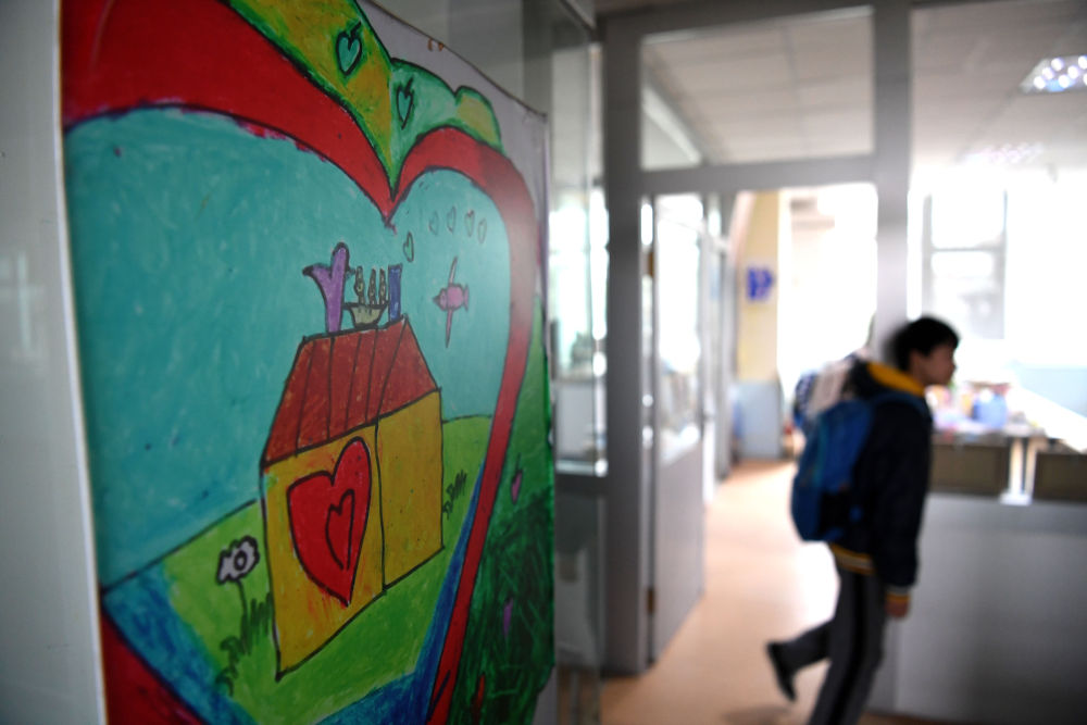 [新华社]“艾滋孤儿”成长记——给我一个没有“标记”的人生