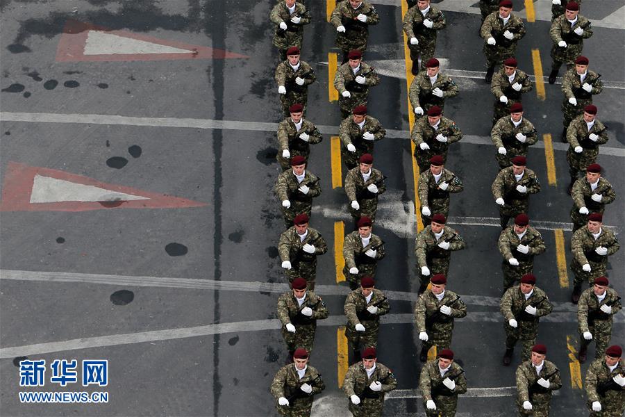 #新华网#罗马尼亚举行国庆阅兵式