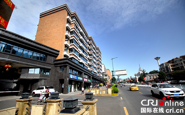 图片默认标题_fororder_蜀南大道建筑风格鲜明。