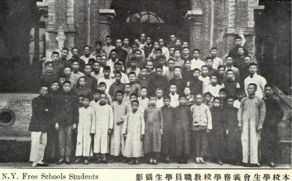 1921年南洋义务学校教职员学生合影