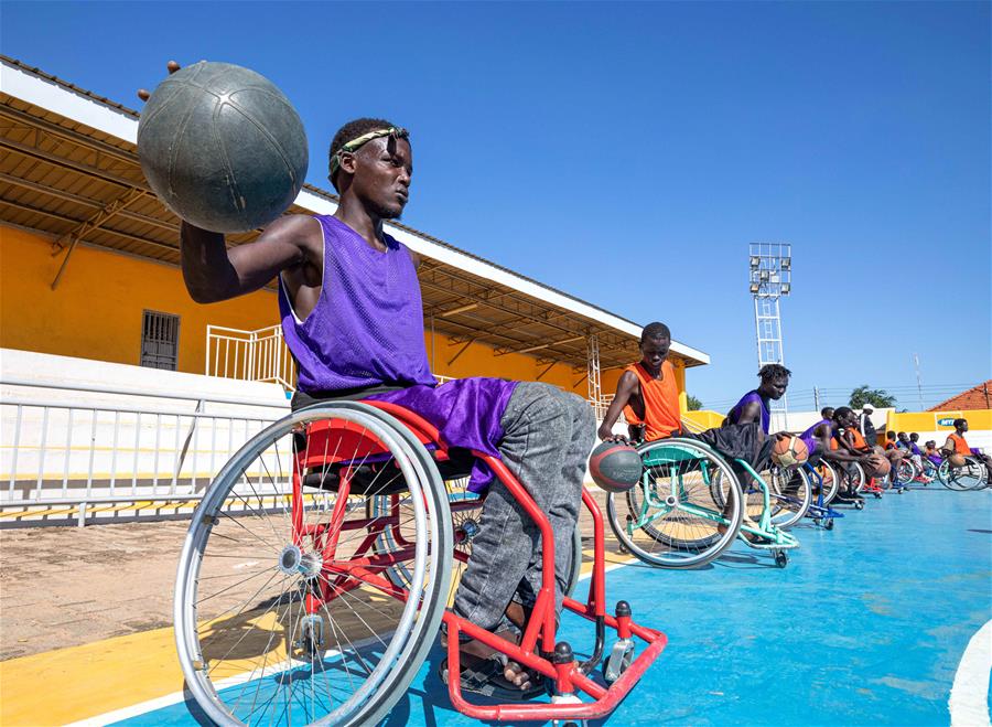 新华网@不熄的篮球梦——记南苏丹轮椅篮球队