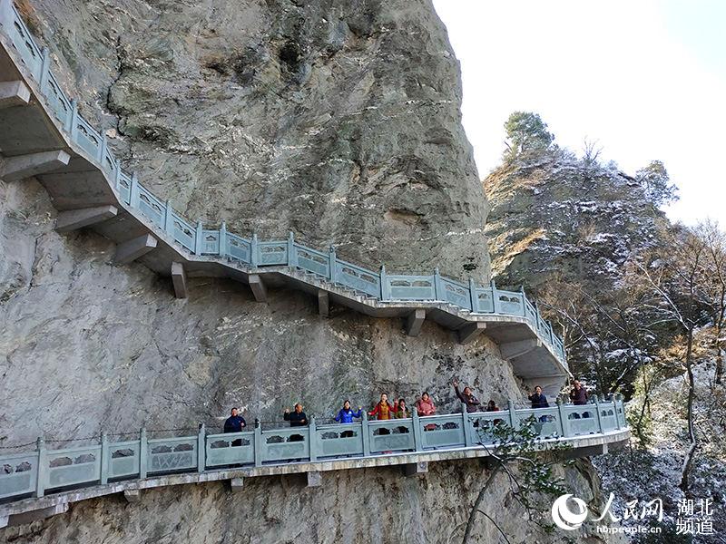 雪后初晴 湖北丹江口大明峰游客纷至沓来