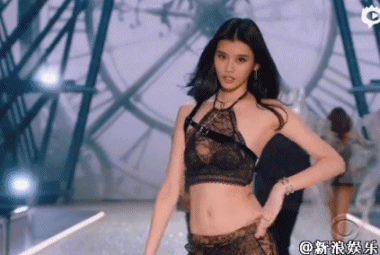 维密内衣秀动图曝光 中国四美抖胸迈腿(组图)