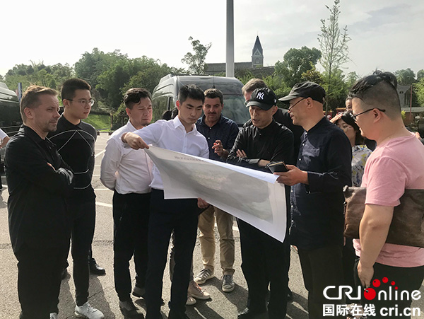 图片默认标题_fororder_专家观看园区规划图