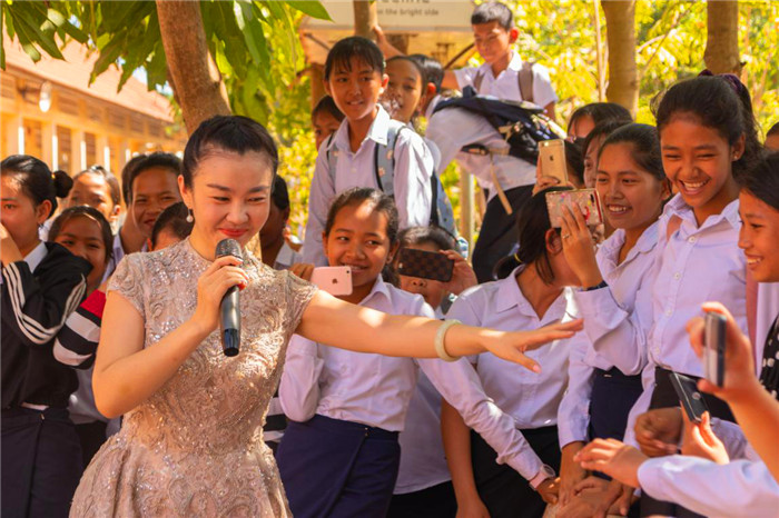 【中首 陕西  图】2019丝路万里行“世界少年说”中柬教育公益行活动在柬埔寨暹粒举行