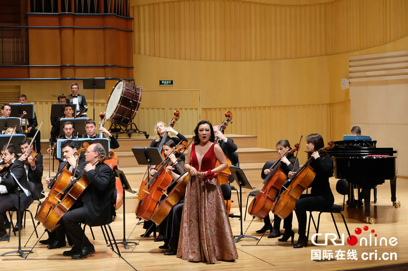 【河南原创】意大利歌剧音乐会在郑州上演 歌唱家姚博慧献唱《我和我的祖国》