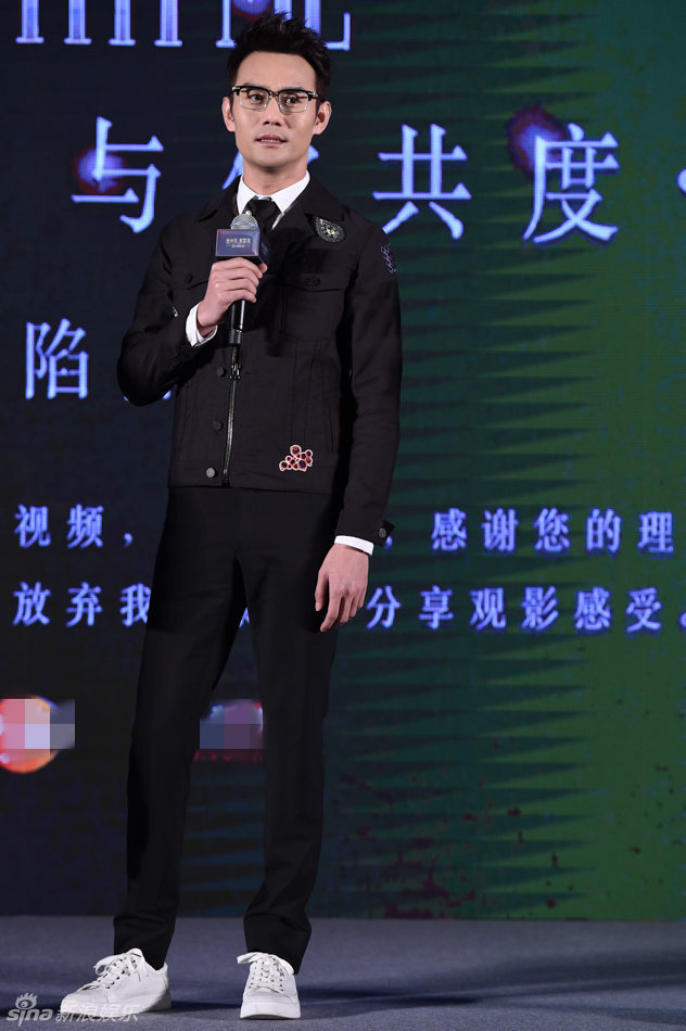 《放抓》发布会陈乔恩托腮可爱 忆好友乔任梁伤感落泪