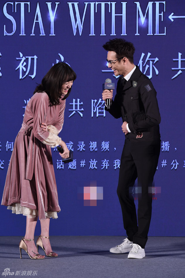 《放抓》发布会陈乔恩托腮可爱 忆好友乔任梁伤感落泪