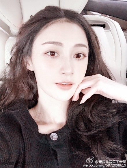 姚笛自拍温婉可人 浓眉大眼樱桃嘴(组图)