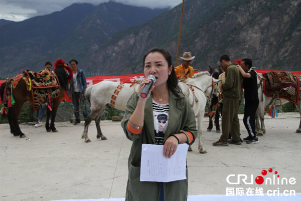 图片默认标题_fororder_丹巴县委宣传部外宣办主任黄兰竣做宣讲