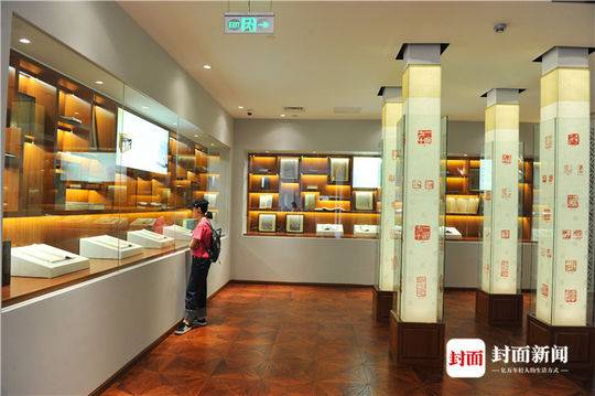 （导航成都，移动端）一座城市对先贤的文化致敬 李劼人李一氓文库在四川省图书馆展出