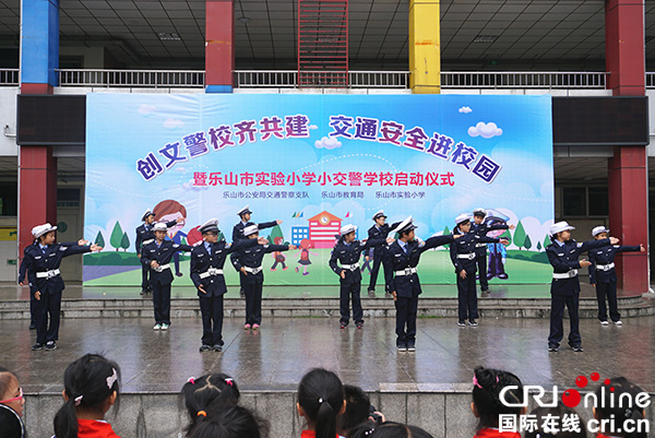 图片默认标题_fororder_《交通安全儿歌》正式唱响（乐山市公安局交警支队-供图）