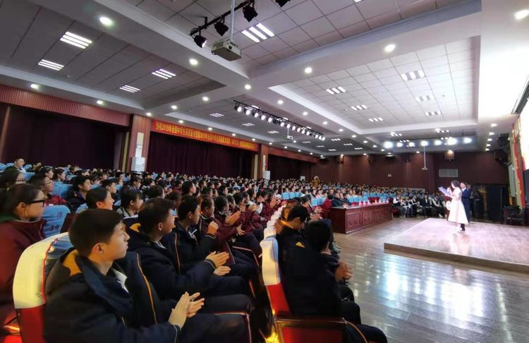 沈阳市广全学校高一年级师生同台演讲比赛举行
