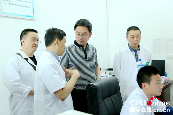 图片默认标题_fororder_调研组来到医院科室详细了解医院工作情况