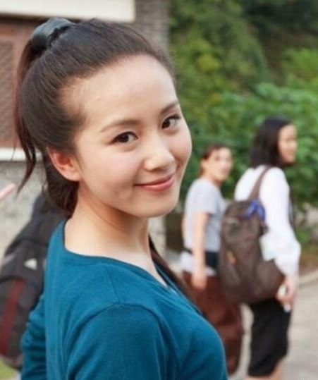 10大女星“回眸杀” 赵丽颖郑爽一笑百媚生