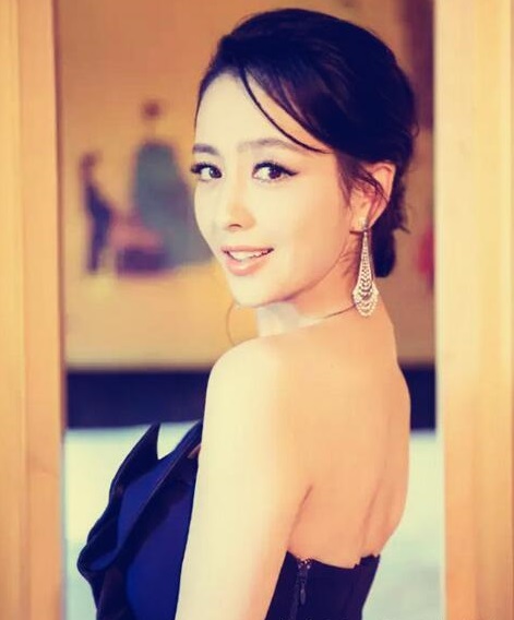 10大女星“回眸杀” 赵丽颖郑爽一笑百媚生