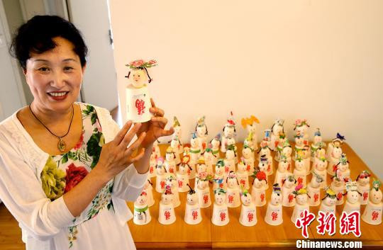 คุณย่าทำ "ตุ๊กตาจากเปลือกไข่" กว่า 50 ตัวให้เด็กนักเรียน