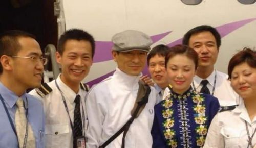 明星和路人差在哪？杨幂美腿抢镜戴墨镜颜值也高