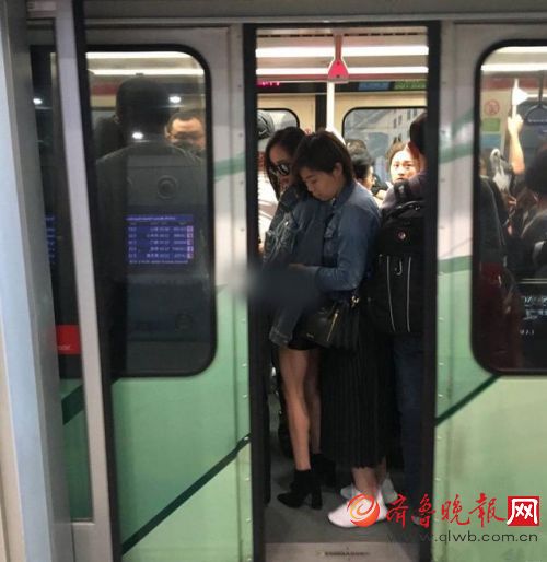 明星和路人差在哪？杨幂美腿抢镜戴墨镜颜值也高