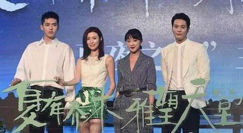 王俊凯飞机上背单词，吴亦凡行程时间精确到分