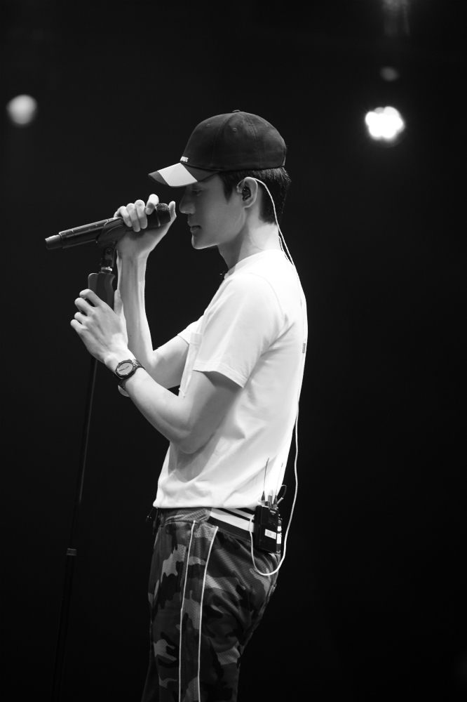 王凯挑战《我等到花儿也谢了》获好评 认证行