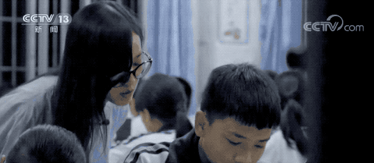 新华社@一只眼睛会看到怎样的世界？她给出了最美的答案