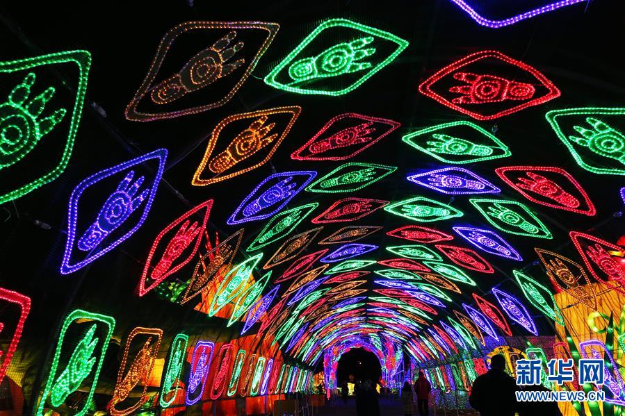 【新华网】中国花灯点亮纽约花旗球场