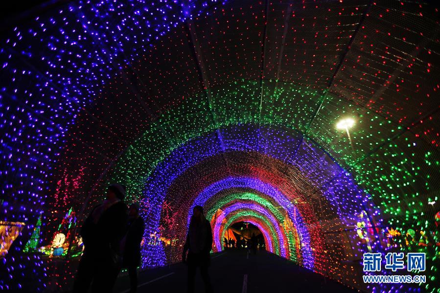【新华网】中国花灯点亮纽约花旗球场