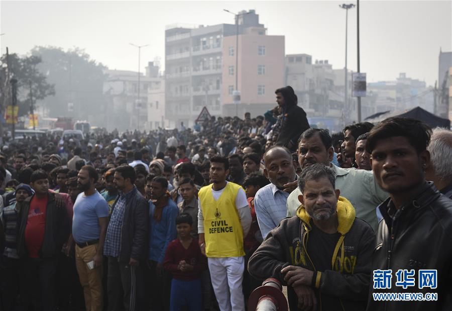 新华网@印度一商业楼发生火灾致32人死亡