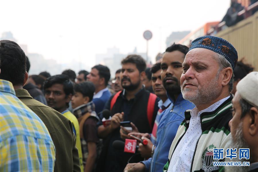 「新华网」印度新德里一商业建筑失火已致43人丧生