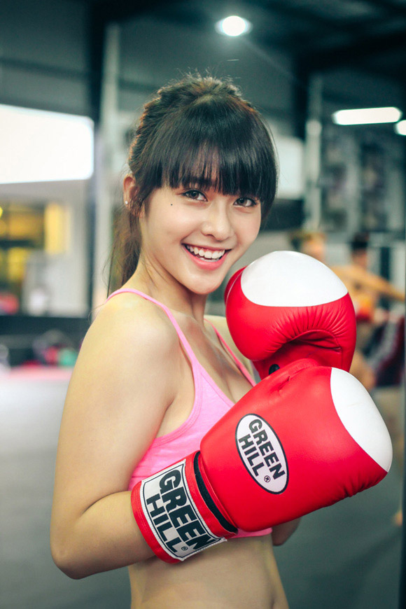 越南美女拳手:19岁身家过亿 传成龙已相中