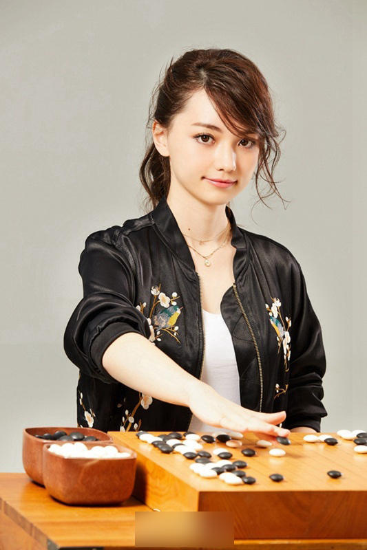 围棋女神宣布进军娱乐圈 棋坛天才竟是混血儿