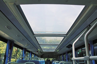 【汽车-图片】全景天窗坐双层 公交像坐敞篷车