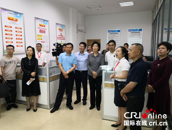 图片默认标题_fororder_田向利在攀枝花市职工信息中心调研（四川省总工会-供图）