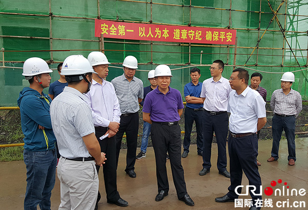 图片默认标题_fororder_邹登权（中）视察晨光科技园区工业污水处理厂