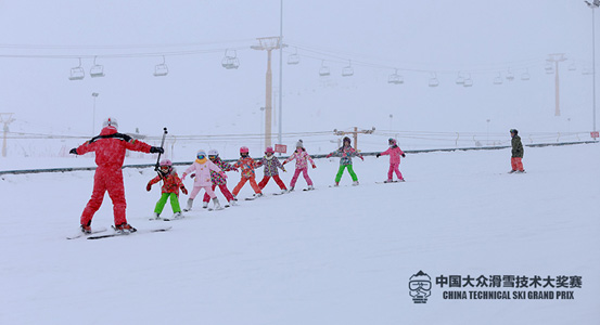 第二届中国大众滑雪技术大奖赛阿勒泰分站选拔赛落幕