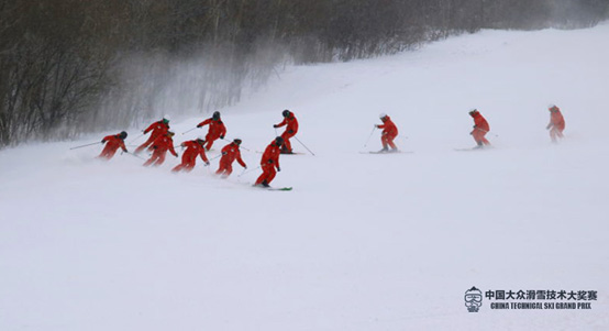 亚布力站接力开赛 中国大众滑雪技术大奖赛升温