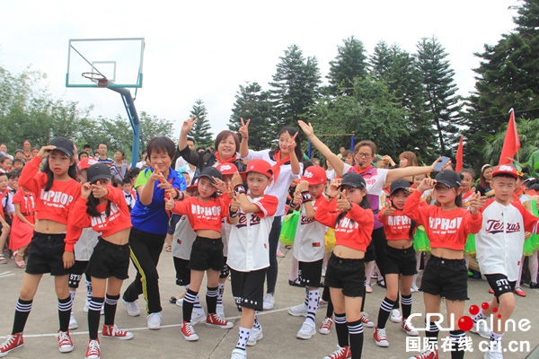 图片默认标题_fororder_和孩子们来个合影