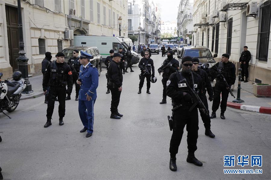 新华网：阿尔及利亚两名前总理因腐败等罪行被判刑