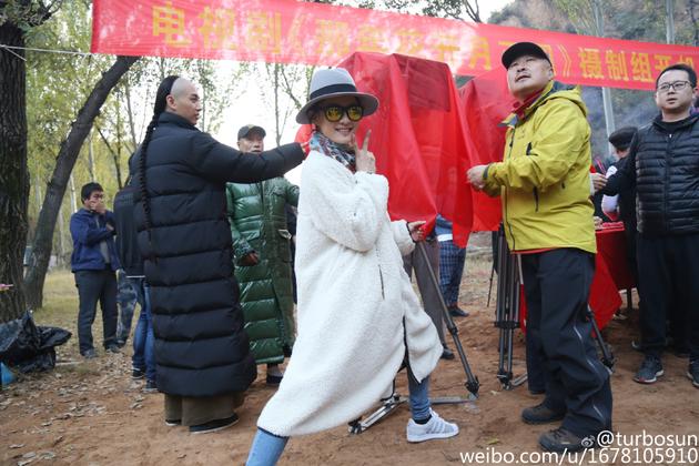 的哥大意随手放手机 乘客以为运气好拾回家 |拾