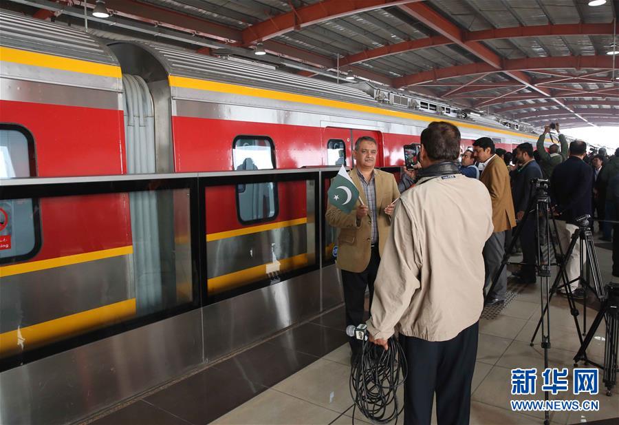 新华网@中巴经济走廊拉合尔轨道交通橙线项目建设完成